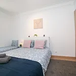 Luxury And Suites, Ideal For Tourists Hostel